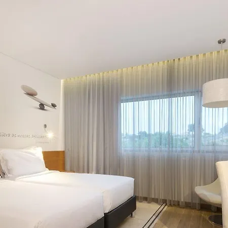 Tryp By Wyndham Лейрия
