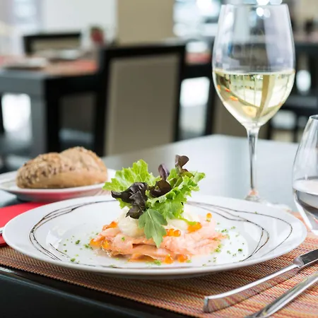 Hotel Tryp By Wyndham 4*