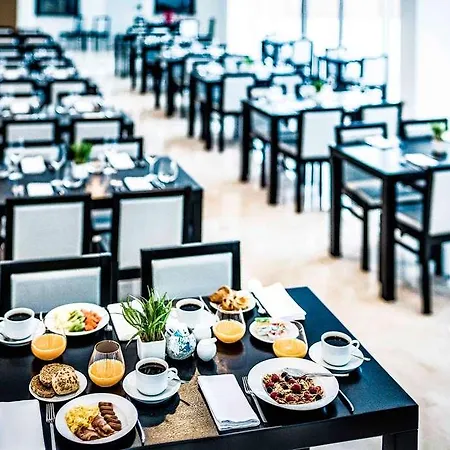 Отель Tryp By Wyndham 4*