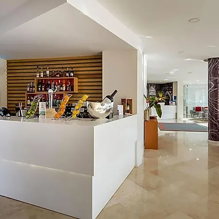 Отель Tryp By Wyndham 4*